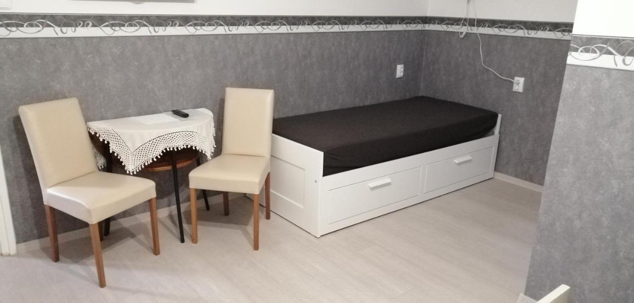 Radek Vendeghaz Es Apartman Halászi 外观 照片