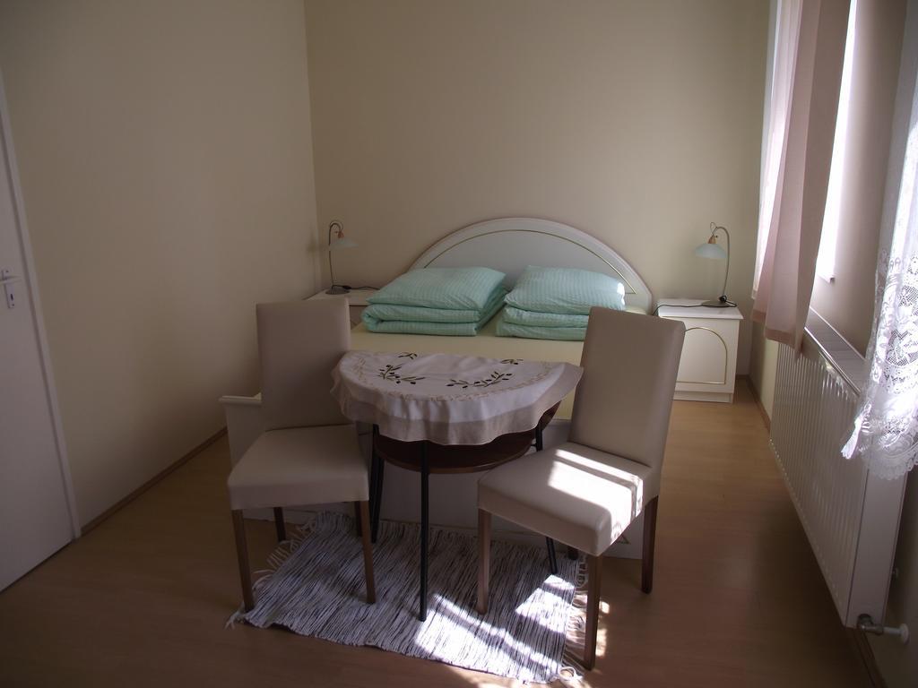 Radek Vendeghaz Es Apartman Halászi 外观 照片